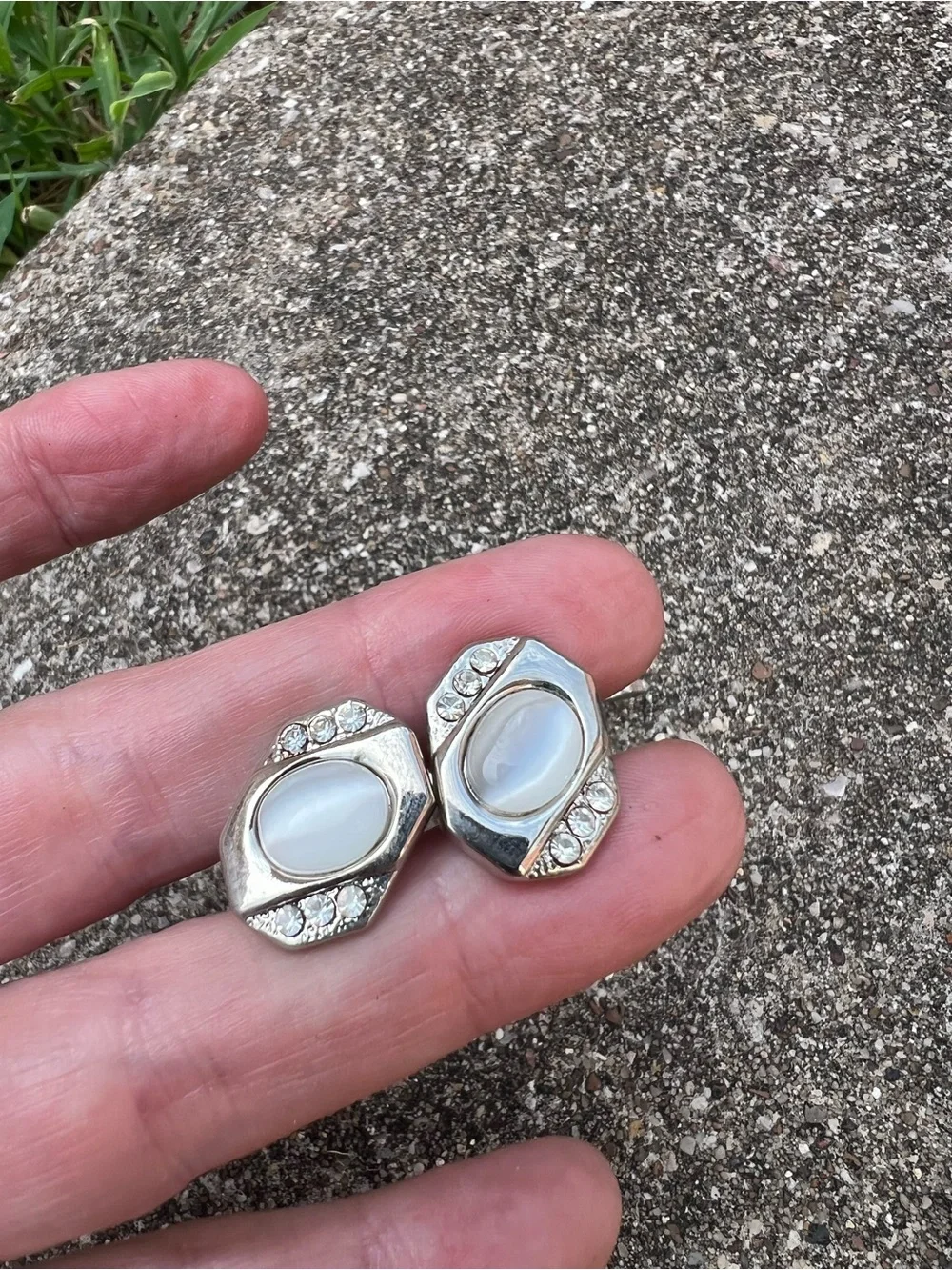 👗Silver Tone Tie Clip and Cufflinks Set with White Cabochon